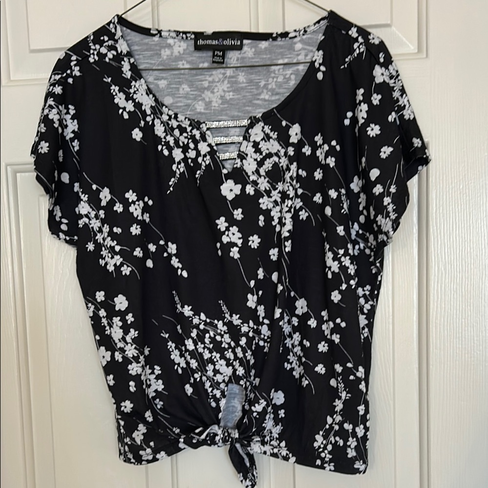 Thomas&Olivia Black Tie Front Short Sleeve Blouse with rhinestone detail Sz Mp